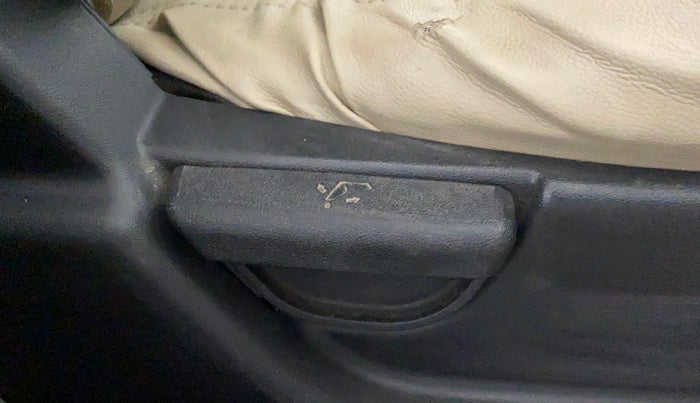 2014 Hyundai i20 SPORTZ 1.2, CNG, Manual, 63,655 km, Driver Side Adjustment Panel