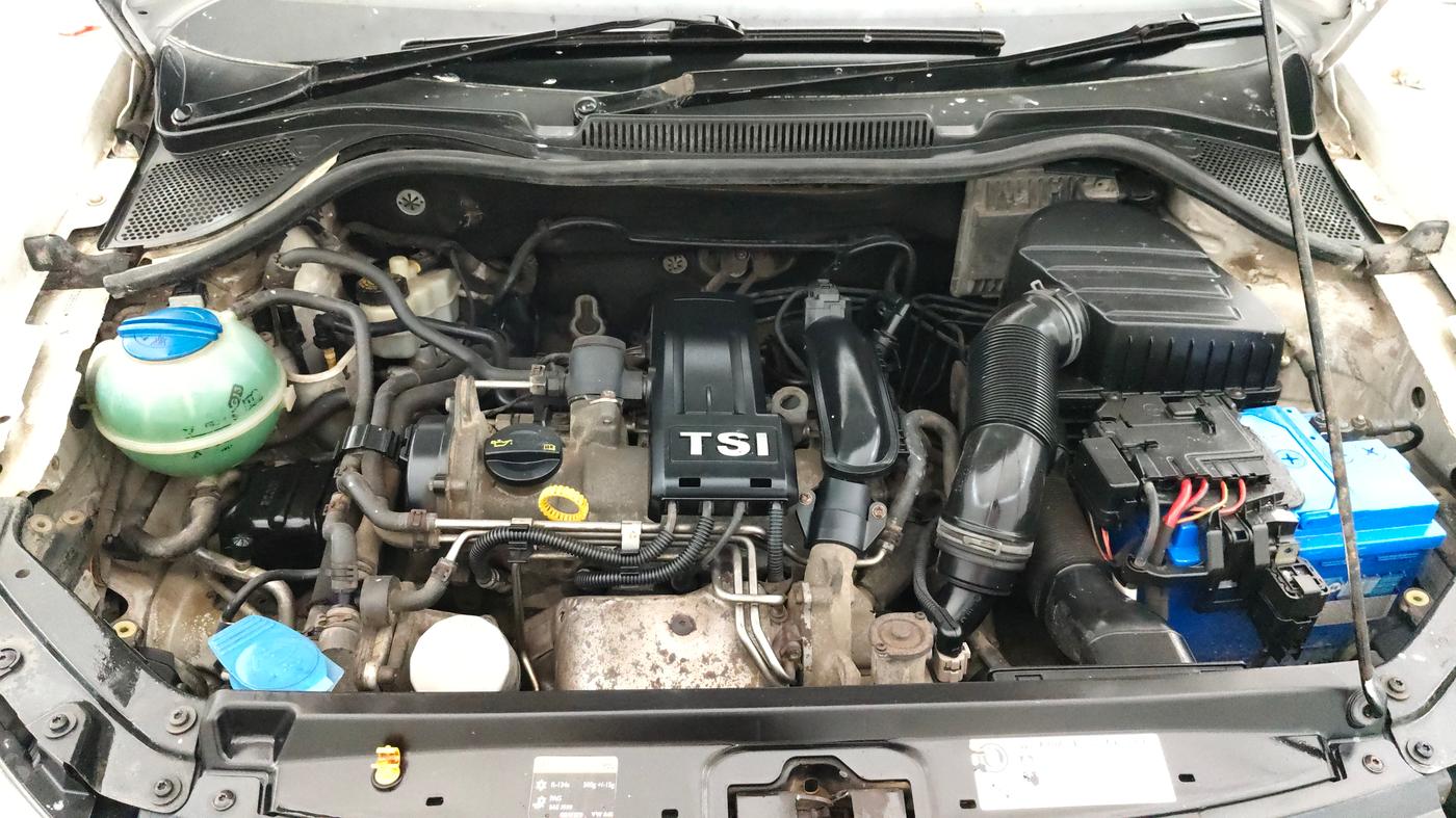 2015 Volkswagen Vento HIGHLINE PETROL AT, Petrol, Automatic, 60,126 km, Engine View