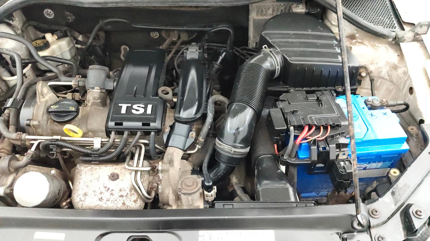 2015 Volkswagen Vento HIGHLINE PETROL AT, Petrol, Automatic, 60,126 km, Engine View - Left