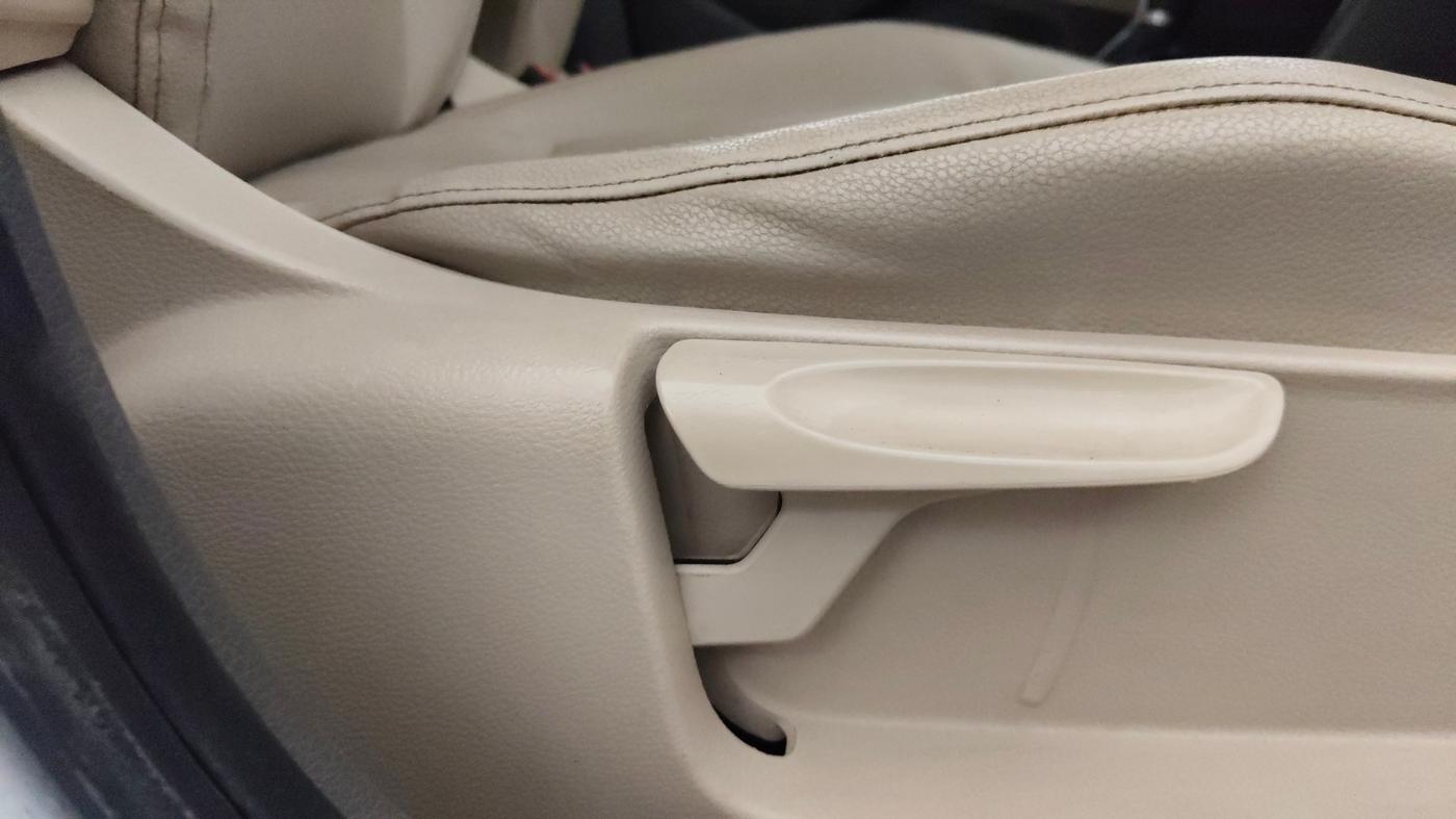 2015 Volkswagen Vento HIGHLINE PETROL AT, Petrol, Automatic, 60,126 km, Driver Side Adjustment Panel