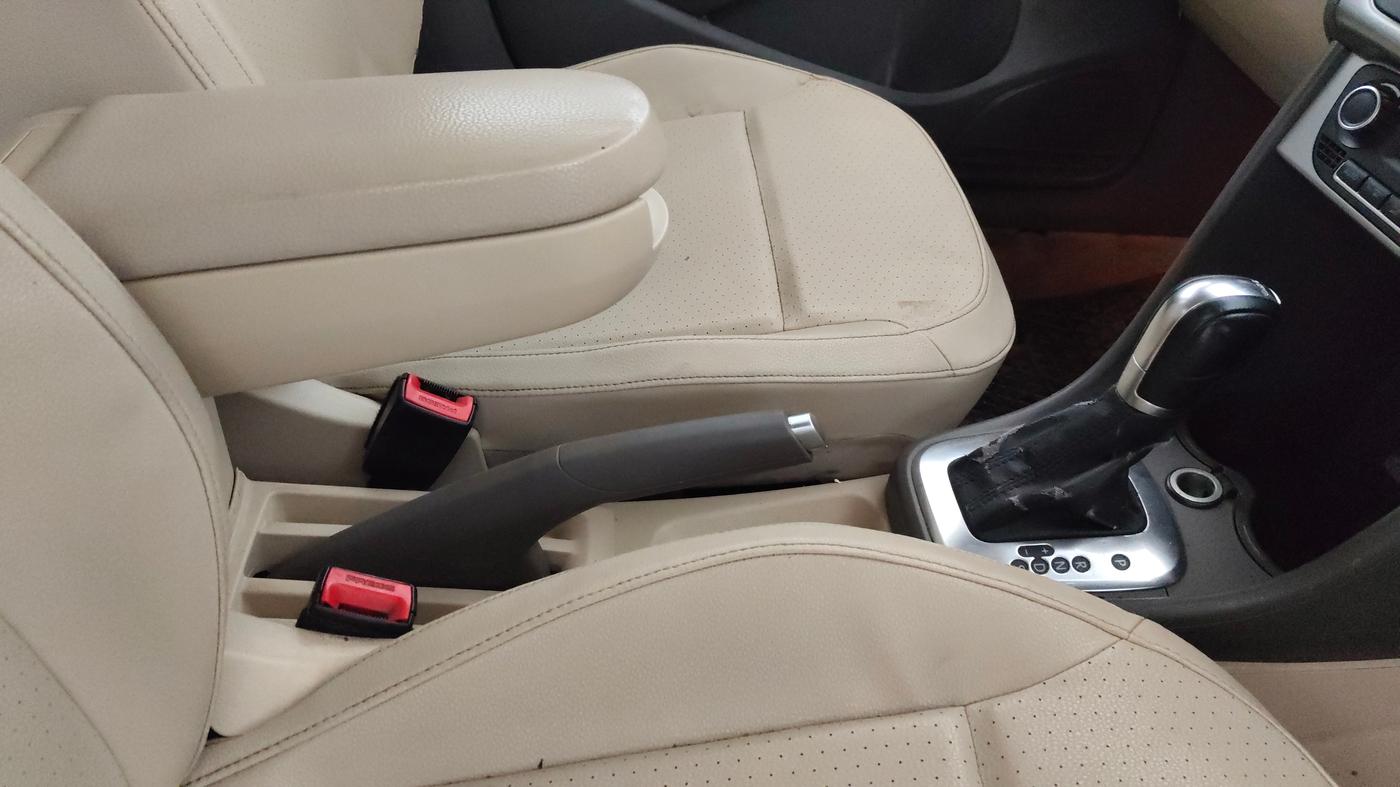 2015 Volkswagen Vento HIGHLINE PETROL AT, Petrol, Automatic, 60,126 km, Gear Lever