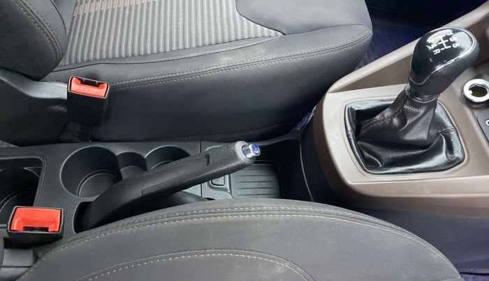 2019 Ford FREESTYLE TITANIUM 1.2 TI-VCT MT, Petrol, Manual, 13,376 km, Gear Lever