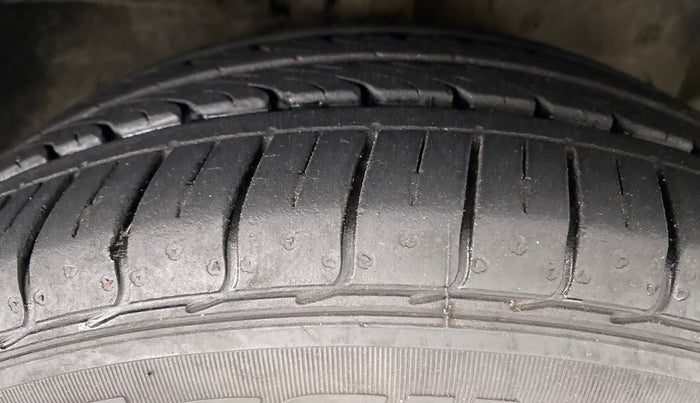 2019 Ford FREESTYLE TITANIUM 1.2 TI-VCT MT, Petrol, Manual, 13,376 km, Right Front Tyre Tread