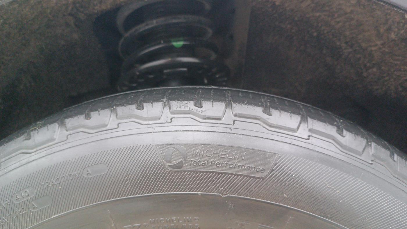 2022 Mahindra XUV700 AX 5 D AT 5 STR, Diesel, Automatic, 81,727 km, Right Front Tyre Tread
