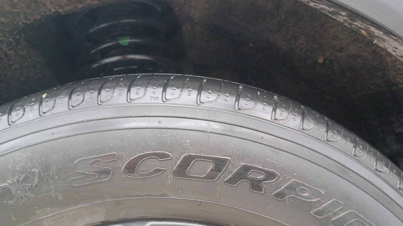 2022 Mahindra XUV700 AX 5 D AT 5 STR, Diesel, Automatic, 81,727 km, Left Front Tyre Tread