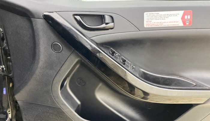 2022 Tata NEXON XZA PLUS PETROL DARK EDITION, Petrol, Automatic, 54,033 km, Driver Side Door Panels Control