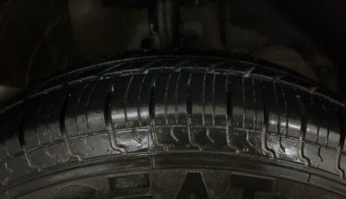 2021 Maruti Swift LXI, Petrol, Manual, 26,099 km, Right Front Tyre Tread