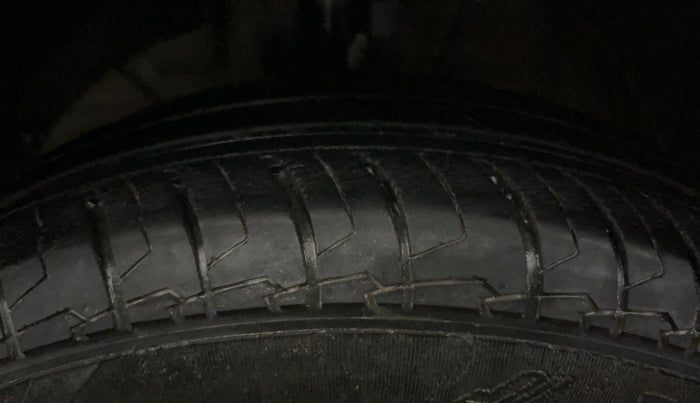 2021 Maruti Swift LXI, Petrol, Manual, 26,099 km, Left Front Tyre Tread