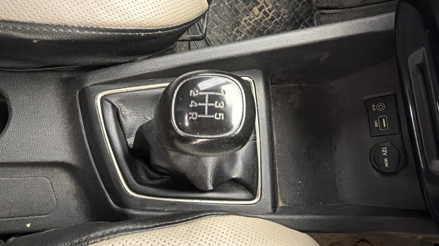 2015 Hyundai Elite i20 MAGNA 1.2, CNG, Manual, 54,402 km, Gear Lever