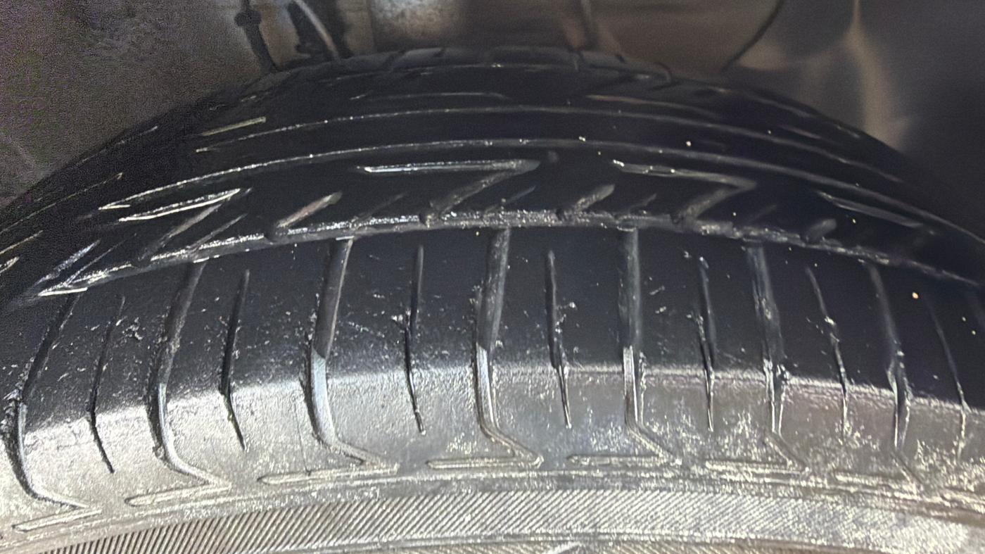 2015 Hyundai Elite i20 MAGNA 1.2, CNG, Manual, 54,402 km, Right Front Tyre Tread
