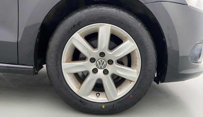 2011 Volkswagen Vento HIGHLINE PETROL, Petrol, Manual, 28,489 km, Right Front Wheel
