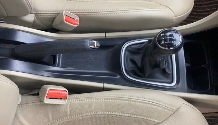 2022 Maruti Ciaz ALPHA 1.5 SHVS PETROL, Petrol, Manual, 39,289 km, Gear Lever