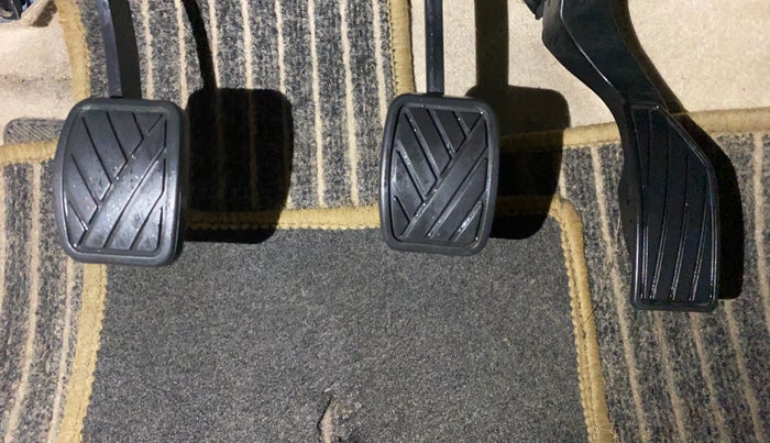 2022 Maruti Ciaz ALPHA 1.5 SHVS PETROL, Petrol, Manual, 39,289 km, Pedals