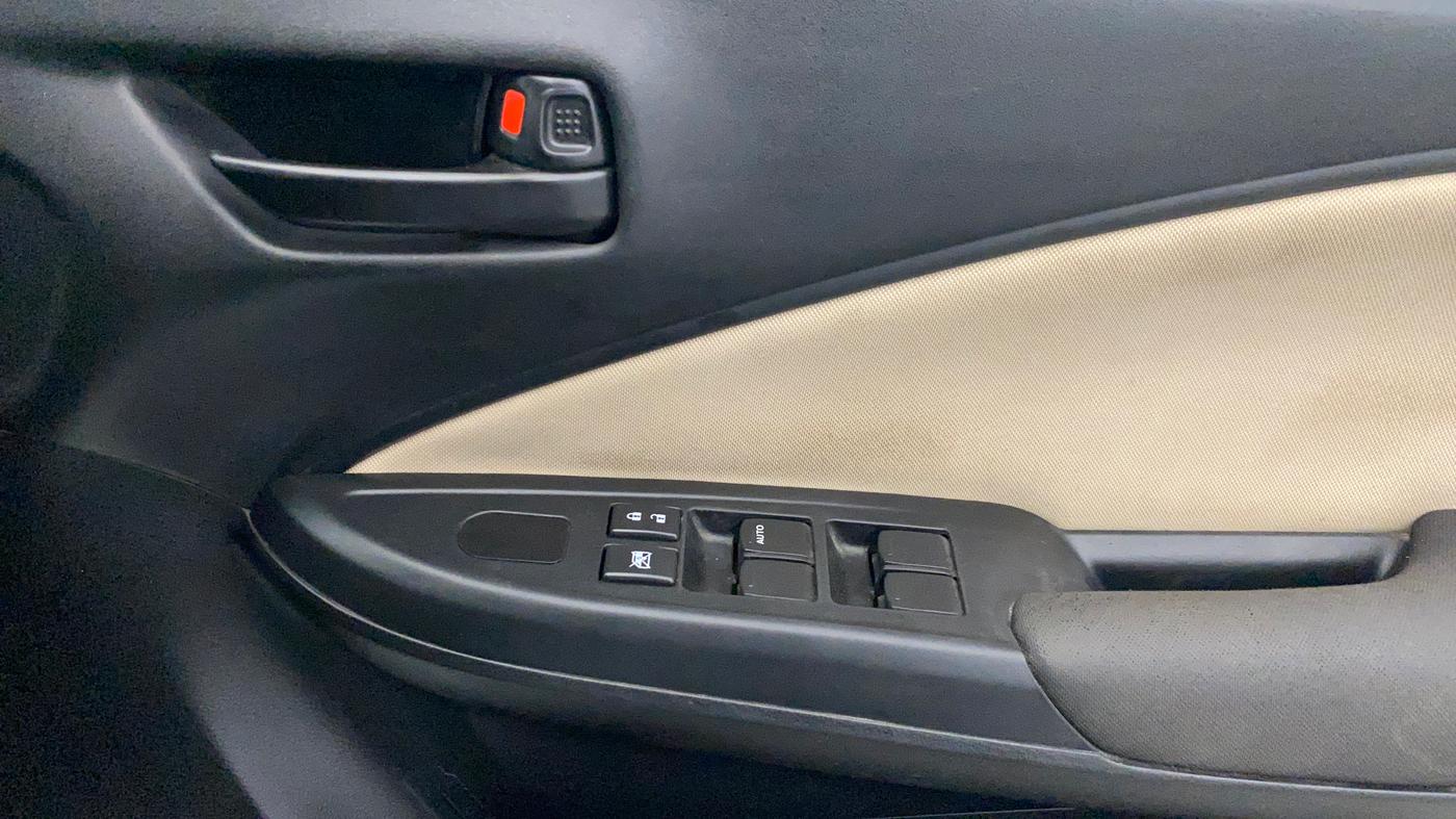 2022 Toyota Glanza E, Petrol, Manual, 38,995 km, Driver Side Door Panels Control