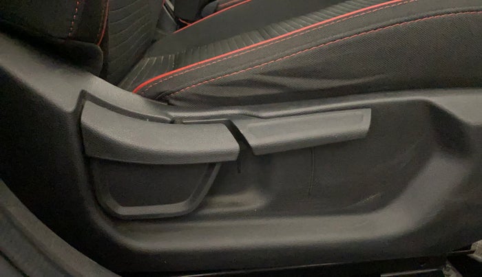 2021 Hyundai NEW I20 SPORTZ 1.2 AT, Petrol, Automatic, 32,918 km, Driver Side Adjustment Panel