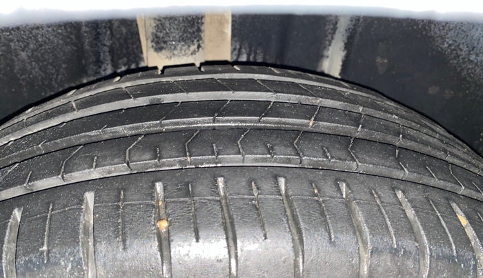 2022 Volkswagen TAIGUN HIGHLINE 1.0 TSI MT, Petrol, Manual, 42,419 km, Right Rear Tyre Tread