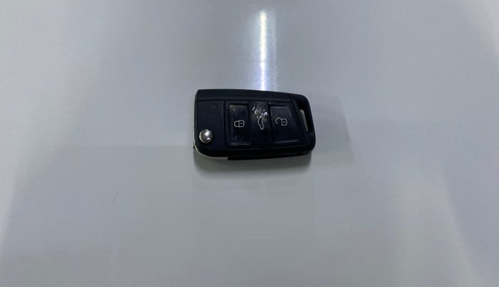 2022 Volkswagen TAIGUN HIGHLINE 1.0 TSI MT, Petrol, Manual, 42,419 km, Key Close Up