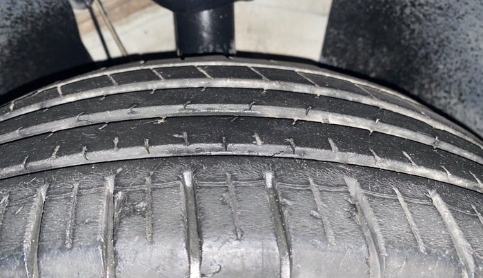 2022 Volkswagen TAIGUN HIGHLINE 1.0 TSI MT, Petrol, Manual, 42,419 km, Right Front Tyre Tread