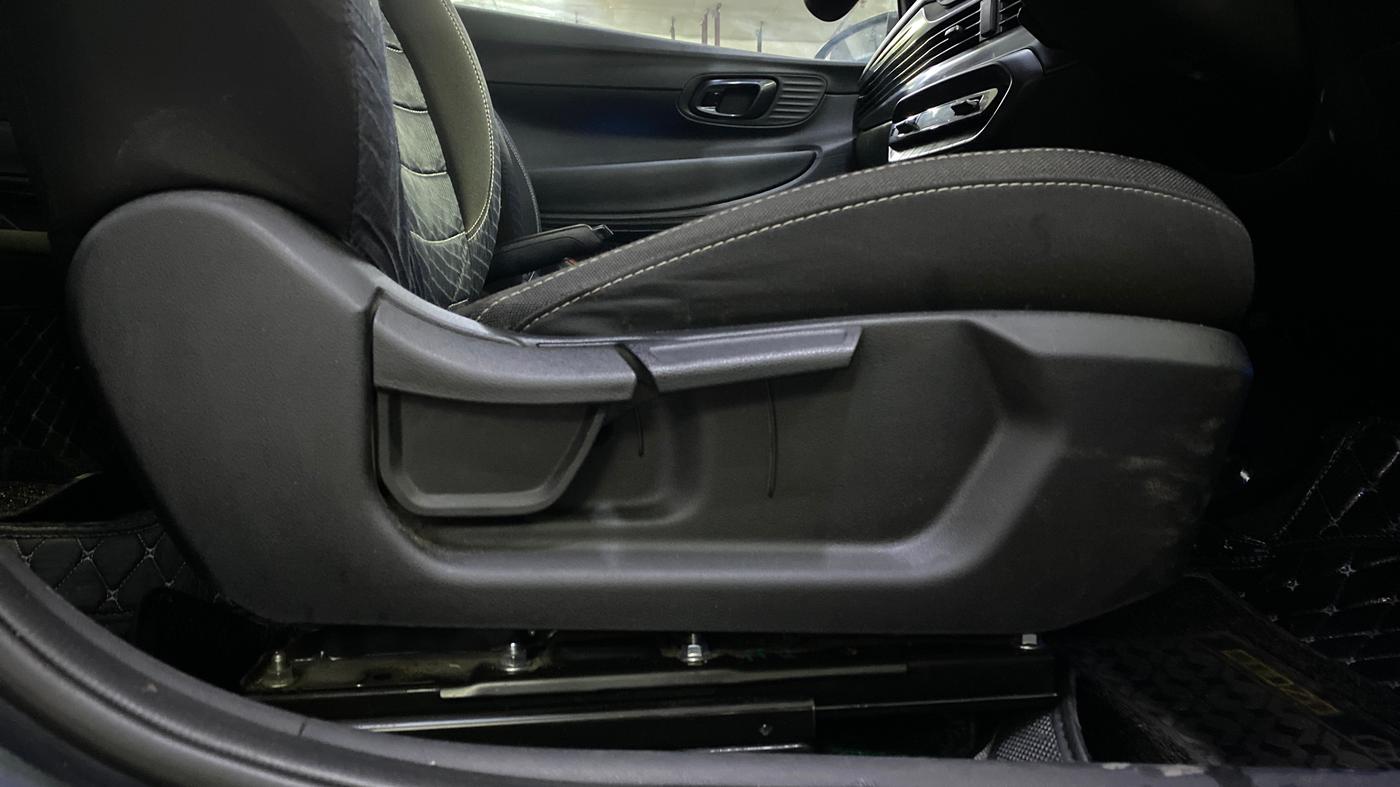 2021 Hyundai NEW I20 ASTA 1.2 AT, Petrol, Automatic, 49,399 km, Driver Side Adjustment Panel
