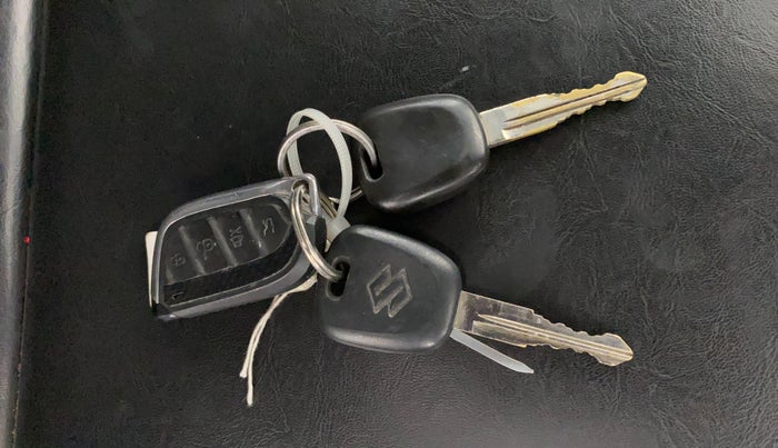 2019 Maruti Swift LXI, Petrol, Manual, 27,475 km, Key Close Up