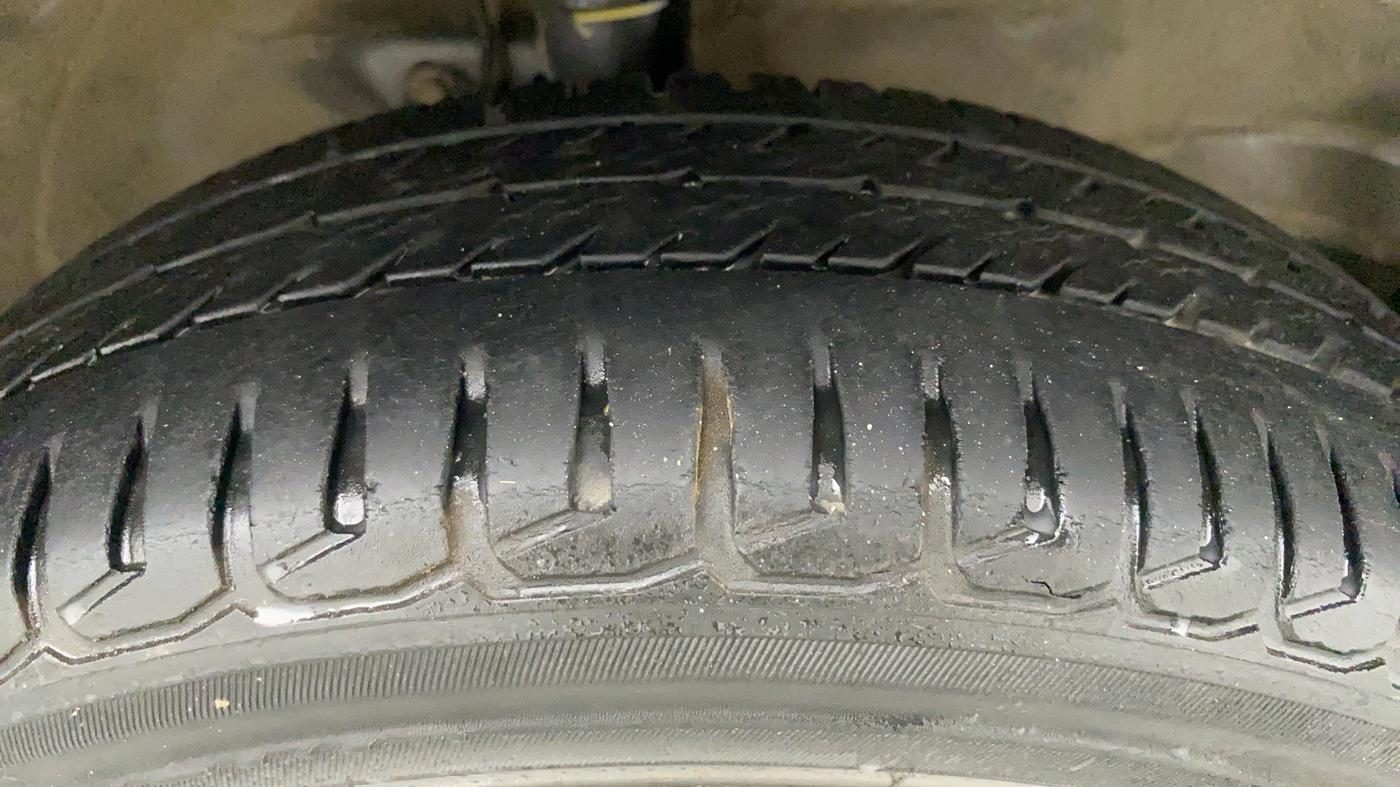 2014 Maruti Wagon R 1.0 VXI, Petrol, Manual, 53,394 km, Right Front Tyre Tread