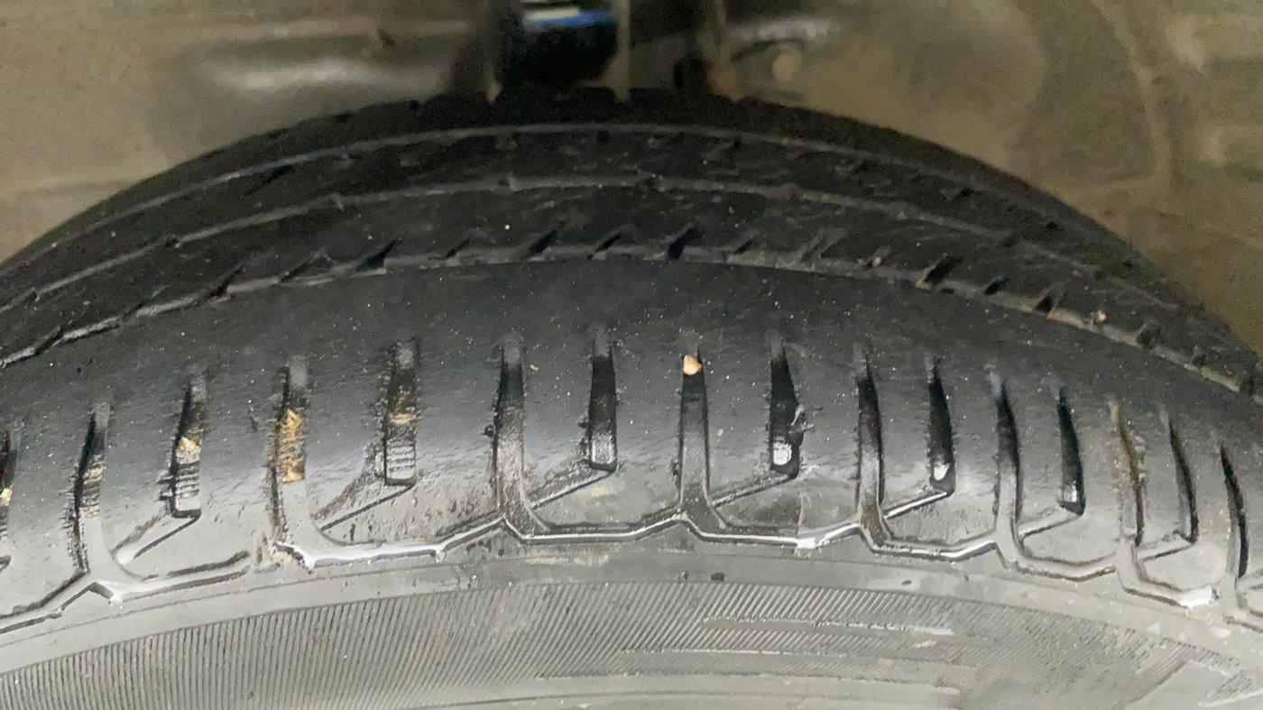 2014 Maruti Wagon R 1.0 VXI, Petrol, Manual, 53,394 km, Left Front Tyre Tread