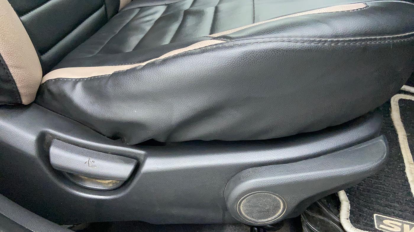 2014 Hyundai Xcent S 1.2, Petrol, Manual, 1,01,135 km, Driver Side Adjustment Panel