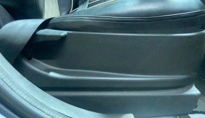 2018 Tata NEXON XM PETROL, CNG, Manual, 94,517 km, Driver Side Adjustment Panel