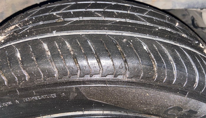 2018 Tata NEXON XM PETROL, CNG, Manual, 94,517 km, Right Front Tyre Tread