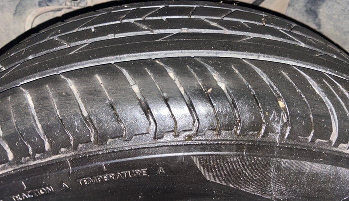 2018 Tata NEXON XM PETROL, CNG, Manual, 94,517 km, Left Front Tyre Tread