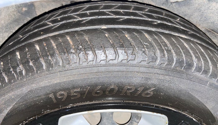 2018 Tata NEXON XM PETROL, CNG, Manual, 94,517 km, Right Rear Tyre Tread