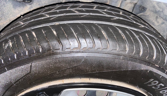 2018 Tata NEXON XM PETROL, CNG, Manual, 94,517 km, Left Rear Tyre Tread