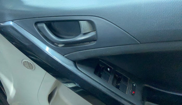 2018 Tata NEXON XM PETROL, CNG, Manual, 94,517 km, Driver Side Door Panels Control