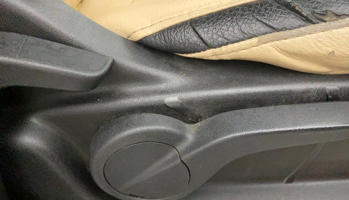 2018 Mahindra XUV500 W9, Diesel, Manual, 95,179 km, Driver Side Adjustment Panel