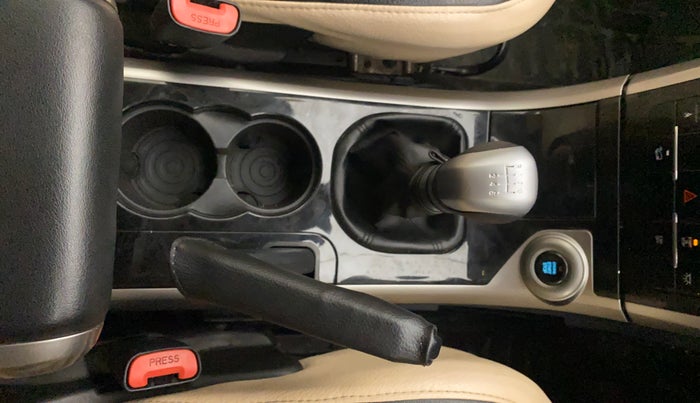 2018 Mahindra XUV500 W9, Diesel, Manual, 95,179 km, Gear Lever