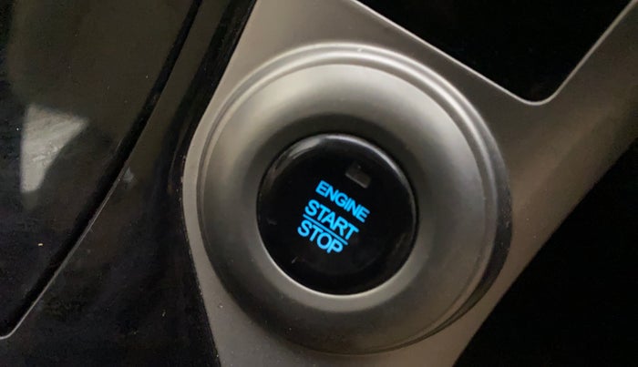 2018 Mahindra XUV500 W9, Diesel, Manual, 95,179 km, Keyless Start/ Stop Button