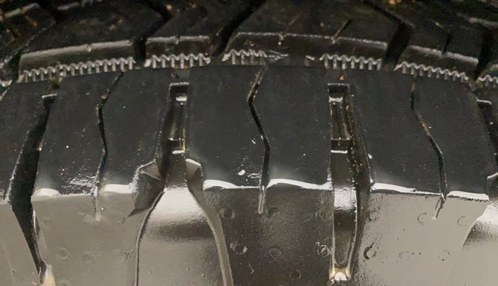 2018 Mahindra XUV500 W9, Diesel, Manual, 95,179 km, Left Front Tyre Tread