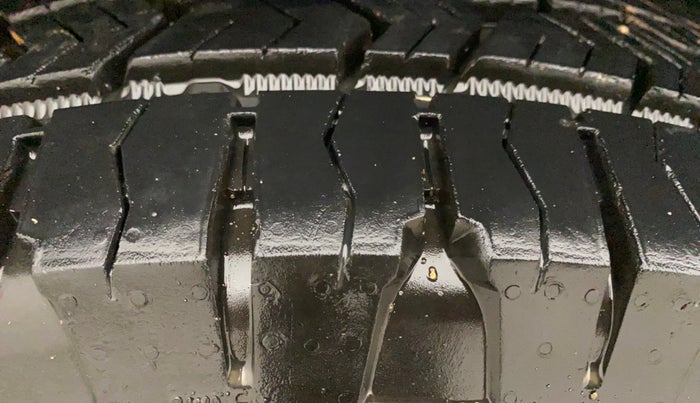 2018 Mahindra XUV500 W9, Diesel, Manual, 95,179 km, Right Rear Tyre Tread