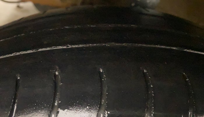 2014 Hyundai Eon D-LITE+, Petrol, Manual, 84,097 km, Left Front Tyre Tread