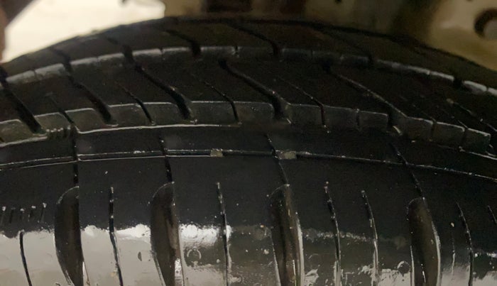 2014 Hyundai Eon D-LITE+, Petrol, Manual, 84,097 km, Right Rear Tyre Tread