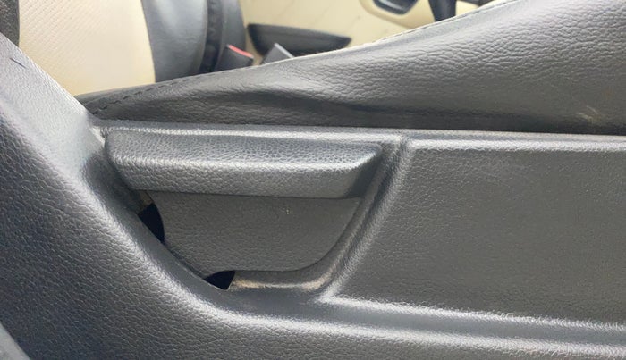 2014 Hyundai Eon D-LITE+, Petrol, Manual, 84,097 km, Driver Side Adjustment Panel