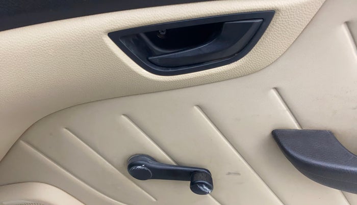 2014 Hyundai Eon D-LITE+, Petrol, Manual, 84,097 km, Driver Side Door Panels Control