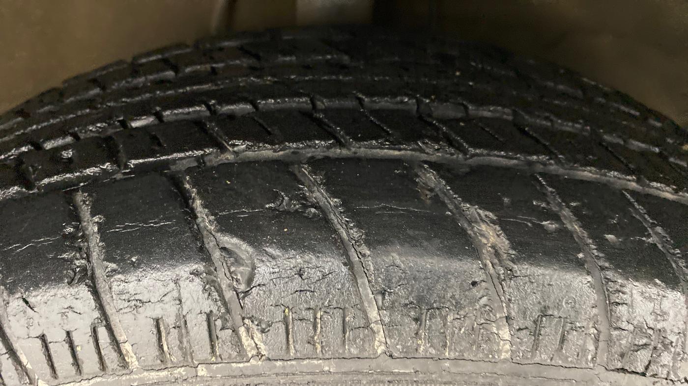2010 Maruti Ritz ZXI, Petrol, Manual, 27,478 km, Right Front Tyre Tread
