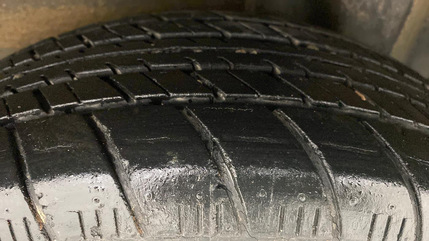 2010 Maruti Ritz ZXI, Petrol, Manual, 27,478 km, Left Rear Tyre Tread