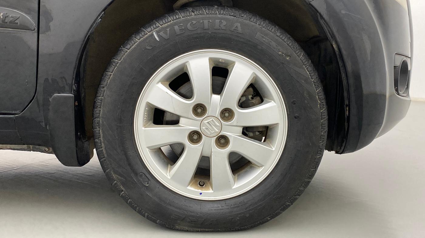 2010 Maruti Ritz ZXI, Petrol, Manual, 27,478 km, Right Front Wheel
