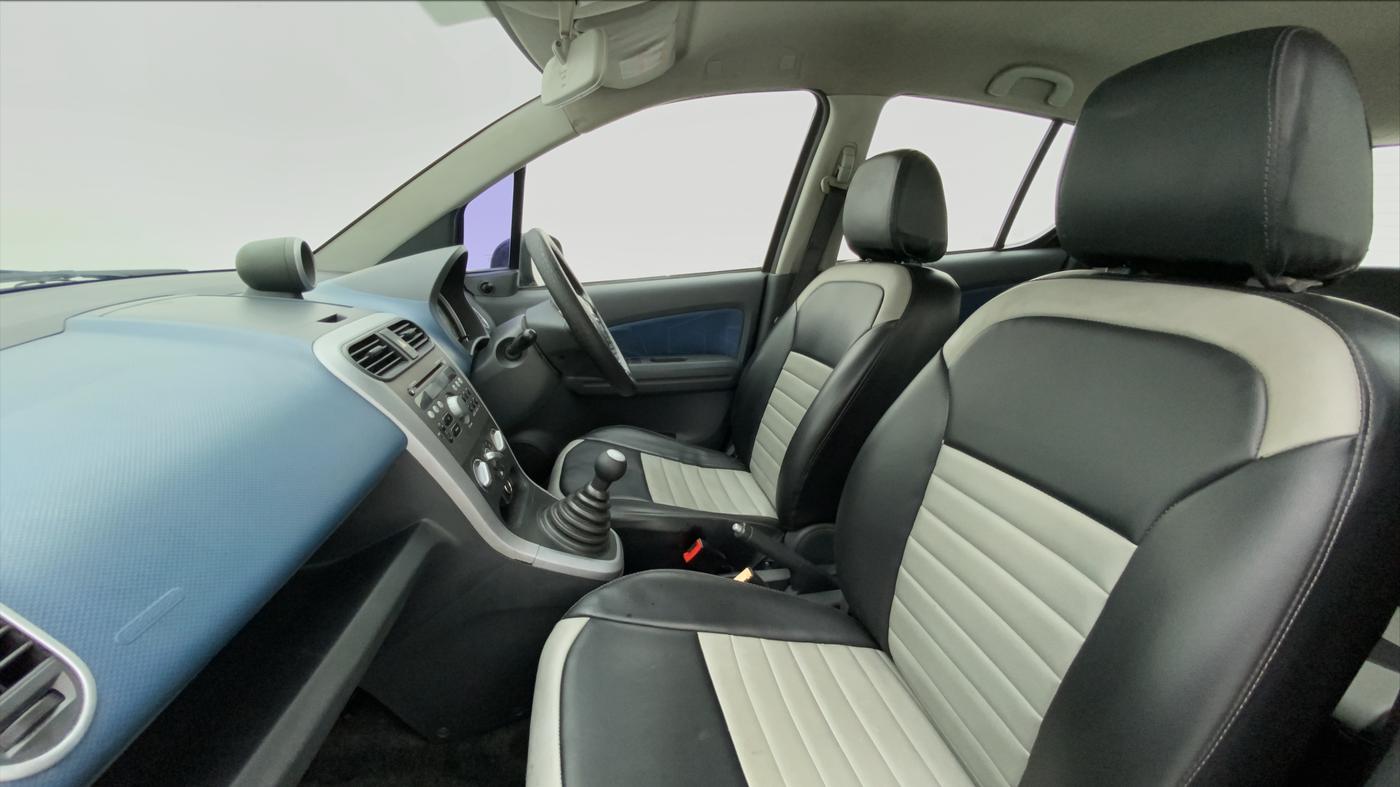 2010 Maruti Ritz ZXI, Petrol, Manual, 27,478 km, Right Side Front Door Cabin