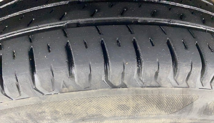 2018 Maruti Dzire VXI, Petrol, Manual, 69,508 km, Left Front Tyre Tread