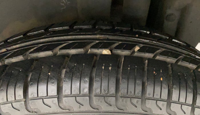 2016 Maruti Swift VXI, Petrol, Manual, 41,009 km, Left Rear Tyre Tread