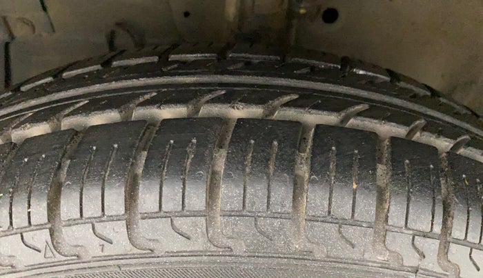 2016 Maruti Swift VXI, Petrol, Manual, 41,009 km, Left Front Tyre Tread