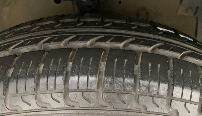 2016 Maruti Swift VXI, Petrol, Manual, 41,009 km, Right Front Tyre Tread